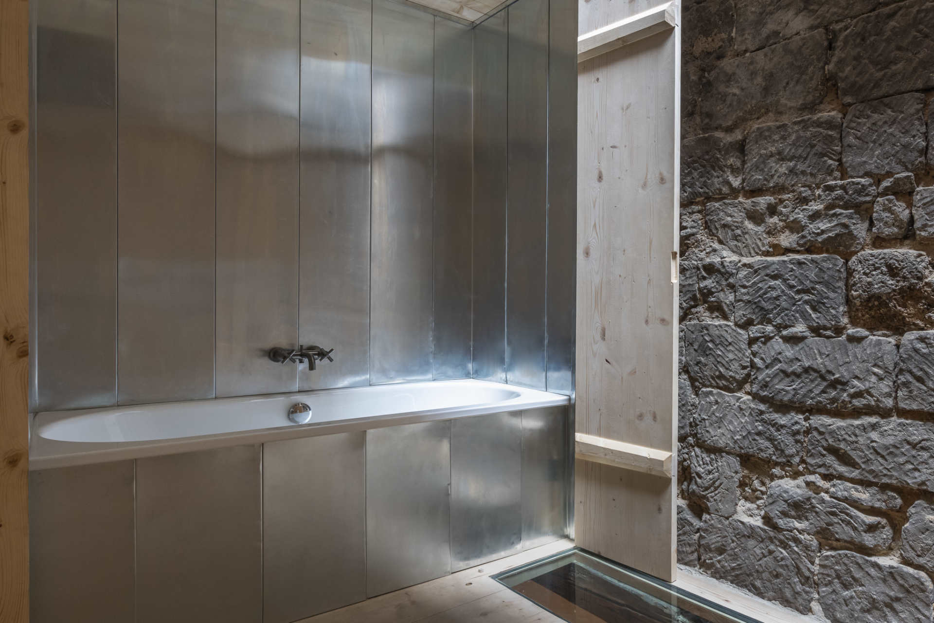 sanitaire---salle-de-bain-_VHs